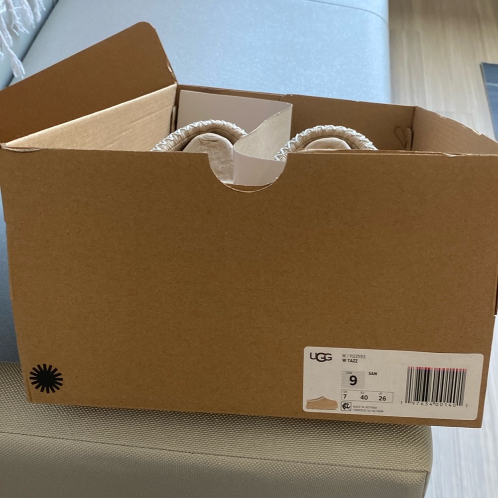 UGG TAZ PLATFORM BRAND NEW